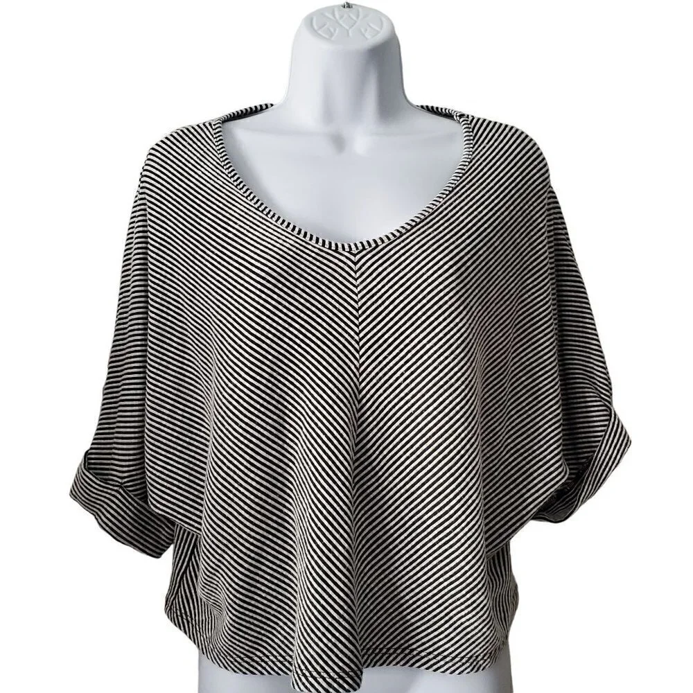 Caution to the Wind Striped Pullover V-Neck Short Sleeve Crop Top Size Medium - Picture 2 of 6